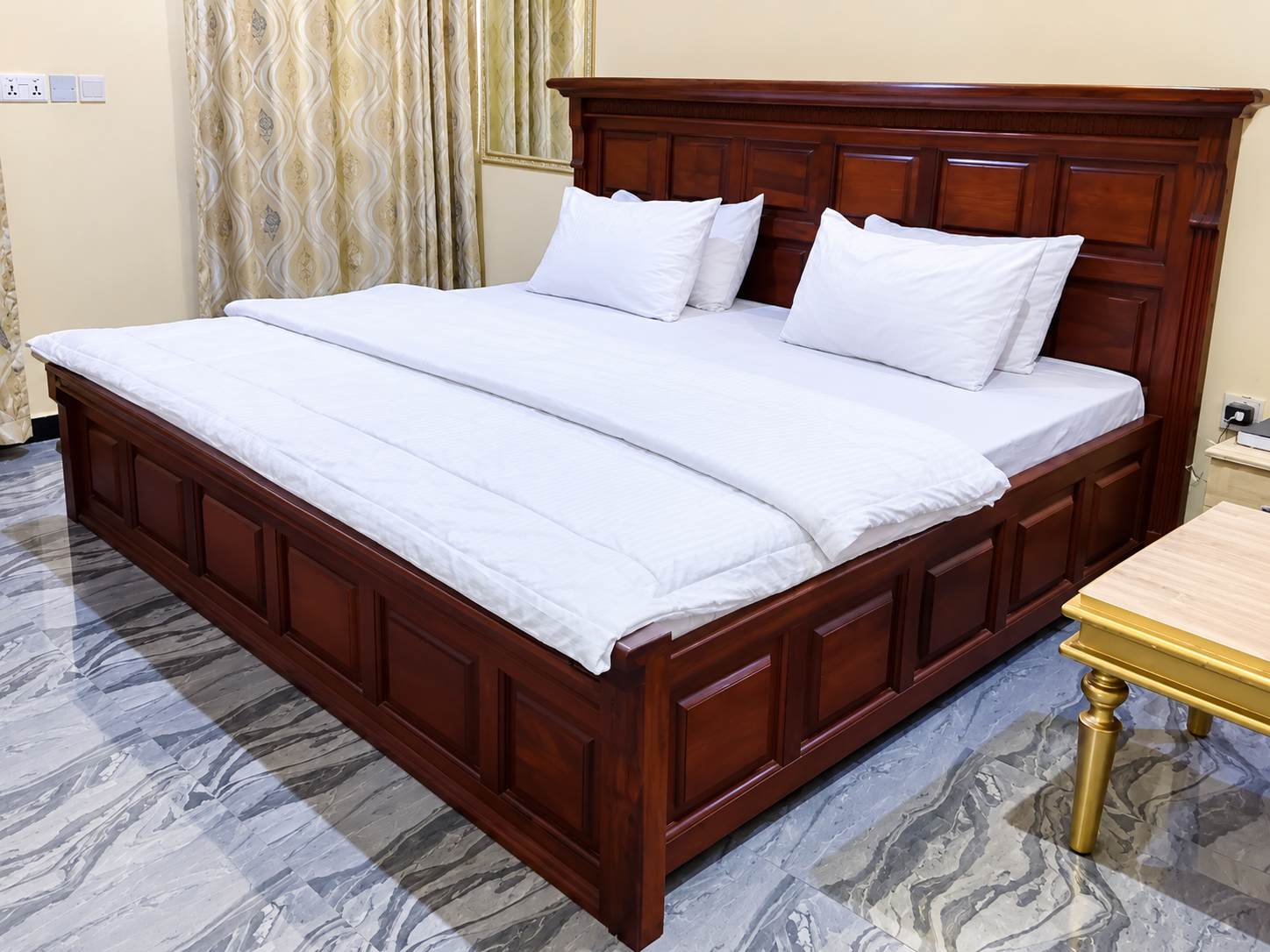 Room & Suite